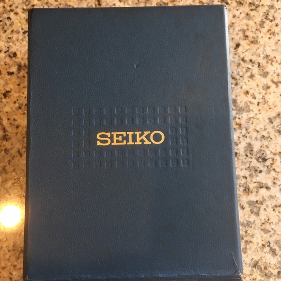 Seiko V-137 Watch (Mint Condition, Original Box) main image 4